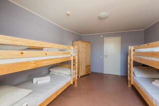 Хостелы Kuressaare Central Hostel Курессааре Односпальная кровать в общем номере с 6 кроватями-1